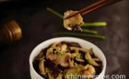 The recipe for home cooked nutritious and delicious steamed chicken with winter mushrooms