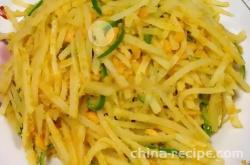 The method of making duck egg yellow soil bean shreds