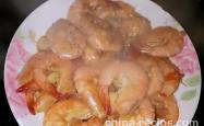 The method of stir frying shrimp with garlic and chili sauce