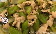 The recipe for stir frying chicken breast with celery