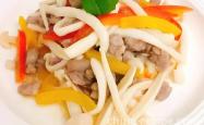 The method of stir frying minced meat with seafood mushrooms