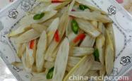 The method of making sour and spicy lotus root tips