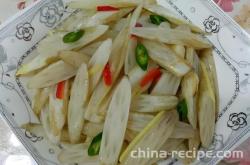 The method of making sour and spicy lotus root tips