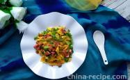 The recipe for stir frying eggs with green pepper ham