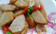 The method of making chili stir fried meat rolls