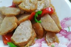The method of making chili stir fried meat rolls