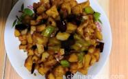 The method of stir frying diced lotus root with spicy sauce