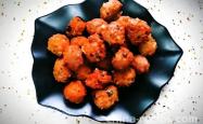 The method of making scallion flavored fried meatballs