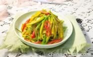 The method of stir frying golden needle vegetables