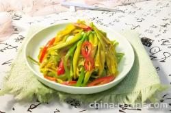 The method of stir frying golden needle vegetables