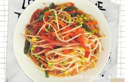The method of stir frying carrot sprouts with preserved meat