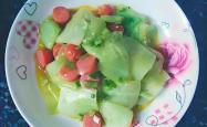 The recipe for stir frying small sausages with cucumber