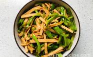 Method of making spicy tofu skin
