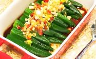 The method of steaming okra with garlic fragrance
