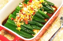 The method of steaming okra with garlic fragrance
