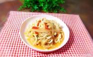 The method of stir frying meat with golden mushrooms