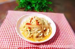 The method of stir frying meat with golden mushrooms
