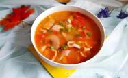 The practice of tomato and cucumber Sliced pork soup