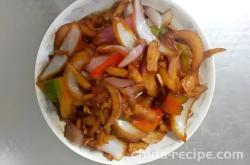 The method of stir frying pork slices with onions