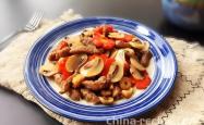 The recipe for stir frying mushrooms with black pepper steak