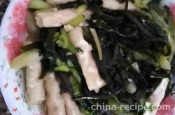The method of stir frying sea king seaweed with big head vegetables