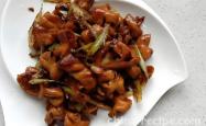 The method of stir frying pig intestines