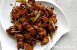 The method of stir frying pig intestines