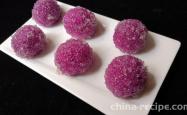 The method of making sago purple sweet potato balls
