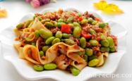 The method of mixing edamame, rice, and meat sauce with noodles