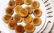 Method of making sesame bean paste glutinous rice cake