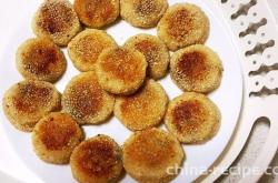 Method of making sesame bean paste glutinous rice cake