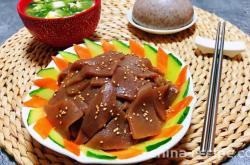 The method of stir frying konjac with vegetarian ingredients
