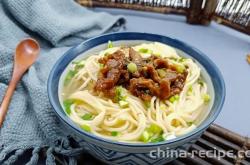 Pickled Chinese cabbage and Shredded Pork Noodles