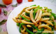 The recipe for stir frying shiitake mushrooms with green peppers