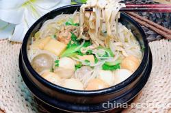 The method of making clay pot rice noodles