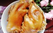 The recipe for braised pork trotters with five spices