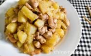 The method of stewing chicken legs with potatoes