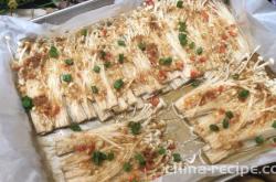 The method of making cumin enoki mushrooms
