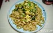 The recipe for stir fried noodles with rapeseed and eggs