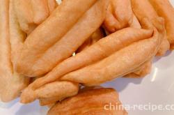 How to make crispy deep-fried dough sticks