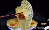 The method of making ice flower fried dumplings