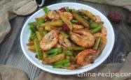 The method of stir frying shrimp with base shrimp
