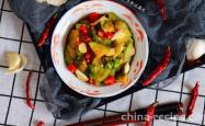 The method of making sour and spicy radish slices