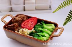 Recipe for Pork Ribs, Vegetables, and Tomato Noodles