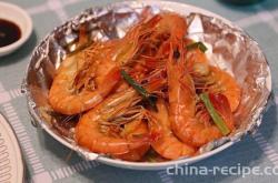 The method of baking sea shrimp with scallions and ginger