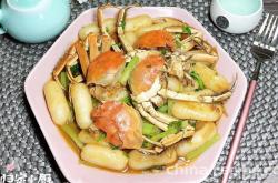 The recipe for stir frying crab rice cake