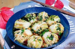 The method of wrapping cabbage with meat