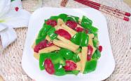 Stir fried Rolls of dried bean milk creams with green pepper