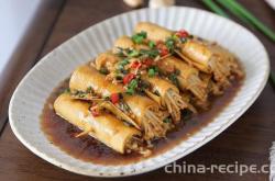 The method of making tofu skin and shiitake mushroom rolls