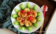 The method of stir frying shrimp with rapeseed